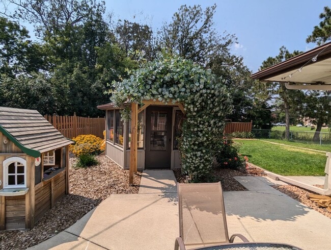 Building Photo - Charming & Spacious Home in the Heart of R...