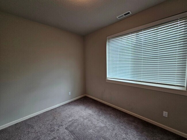 Building Photo - 5Bd/3Ba Two Story House - For viewing!