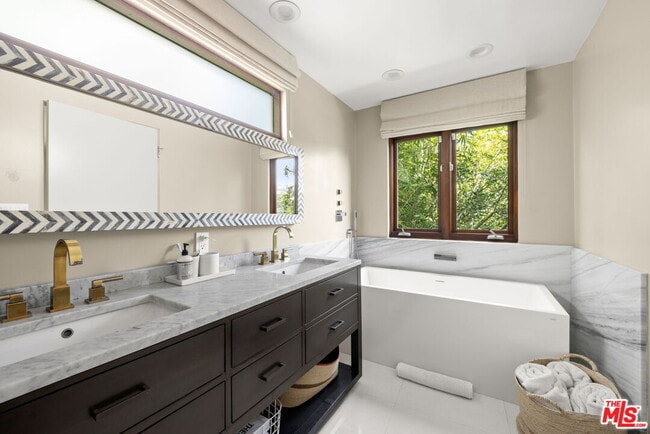 Building Photo - 2035 De Mille Dr