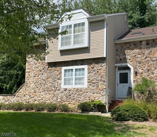 Building Photo - 8 Jaime Dr