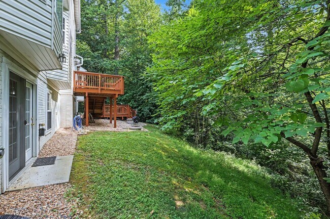 Building Photo - 24 Crestwood Ln