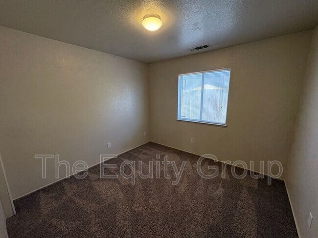 Building Photo - 869 Belmont St