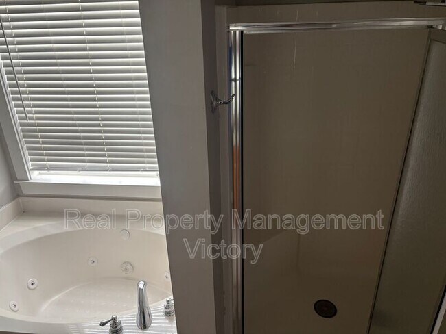 Building Photo - 4596 Gibson Dr