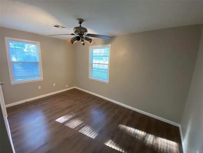 Building Photo - 3540 Farwood Dr
