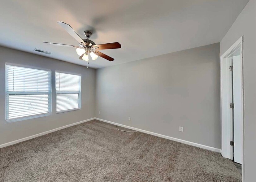 Building Photo - 516 Landis Oak Way