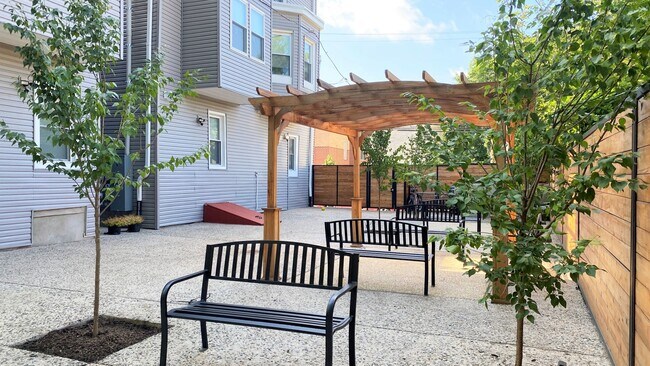 Building Photo - 806 N 41st St