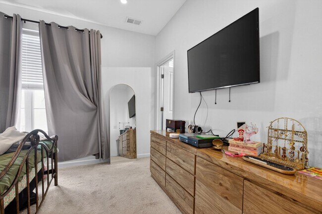 Building Photo - 107 Celebration Blvd