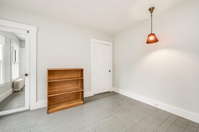 Building Photo - 110 Exeter Rd