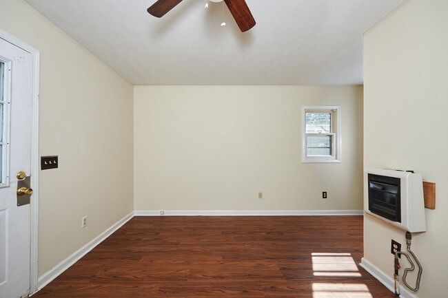 Building Photo - Coming Soon: 1BR apt with garage