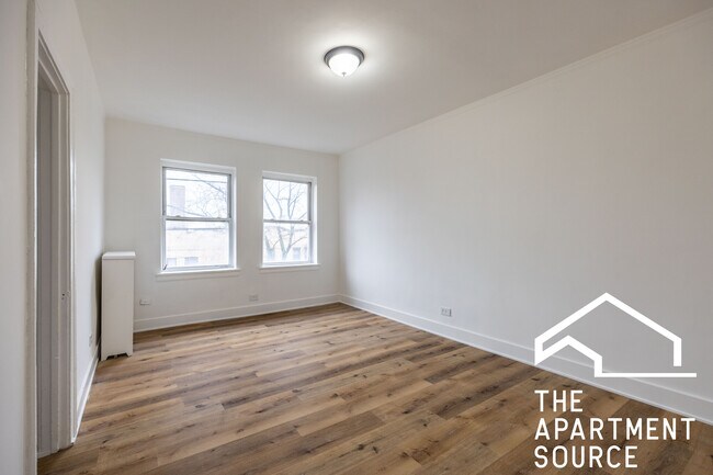 Building Photo - 6930 N Greenview Ave