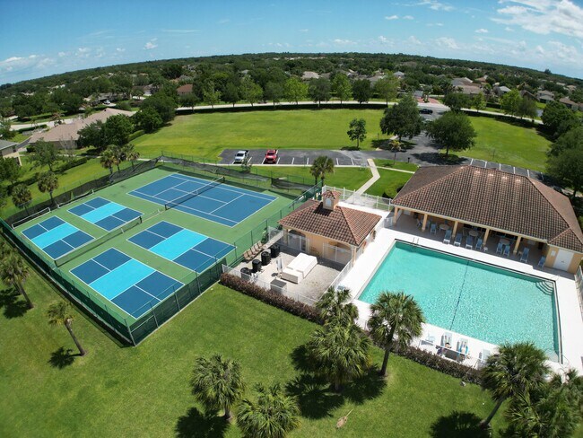 Building Photo - 515 South Valencia Cir SW