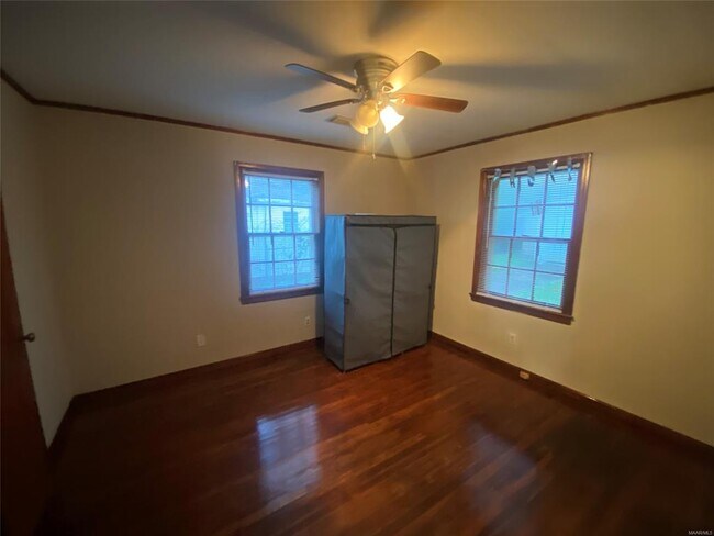 Building Photo - 2076 Midway St