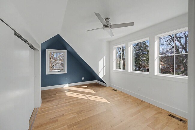 Building Photo - Stunning 5BR/3.5BA historic home located near Hillsboro Village!