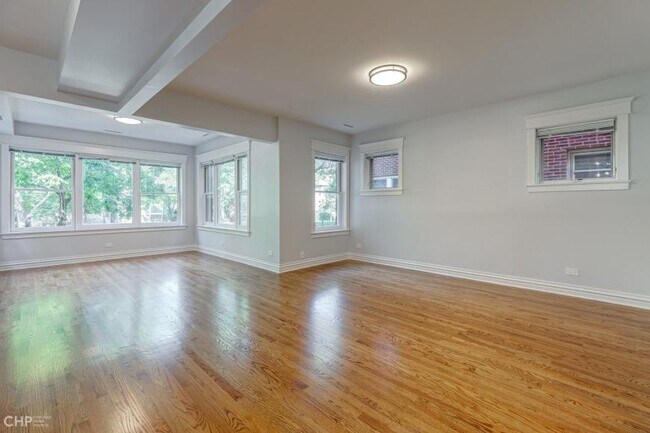 Building Photo - 4 bedroom in Chicago IL 60613