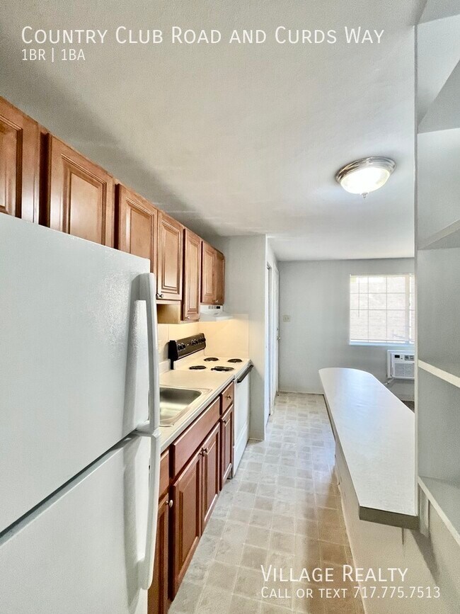 Building Photo - 671 Country Club Rd