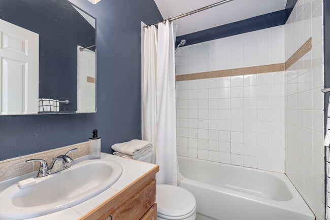 Building Photo - 4848 Railroad Ave NE