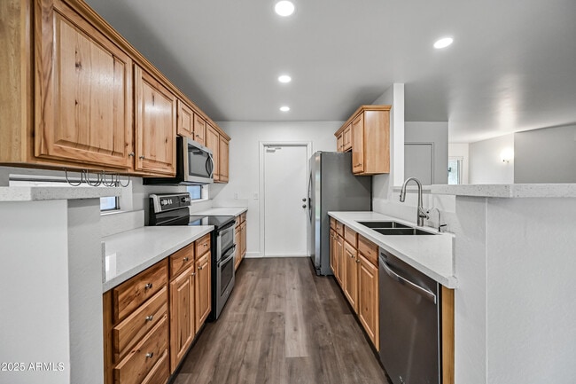 Building Photo - 3334 W Monona Dr