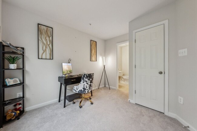 Building Photo - 7119 Rowlock Aly