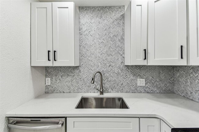 Building Photo - 4290 Neptune Dr SE