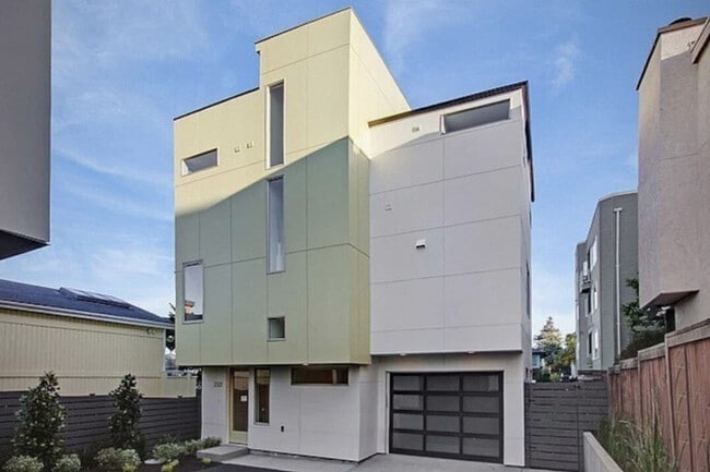 Building Photo - 2323 W Crockett St