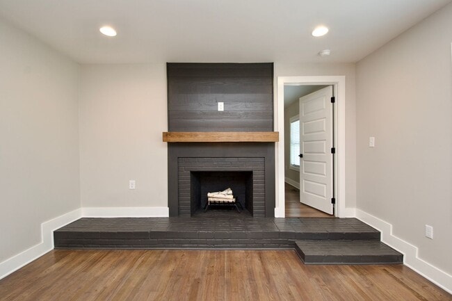 Building Photo - Now Leasing for Fall 2025! $800 Per Bedroo...