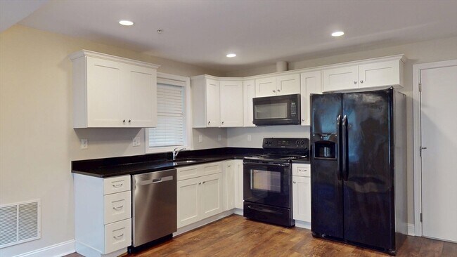 Building Photo - 60 Holworthy St