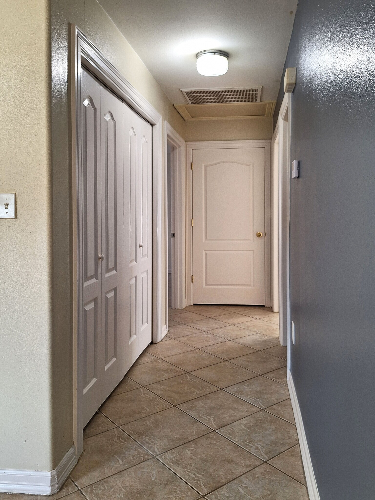 Building Photo - 2118 Aruba Dr