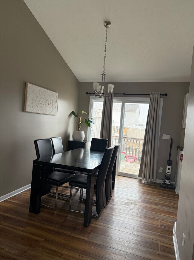 Building Photo - 10814 Potter St