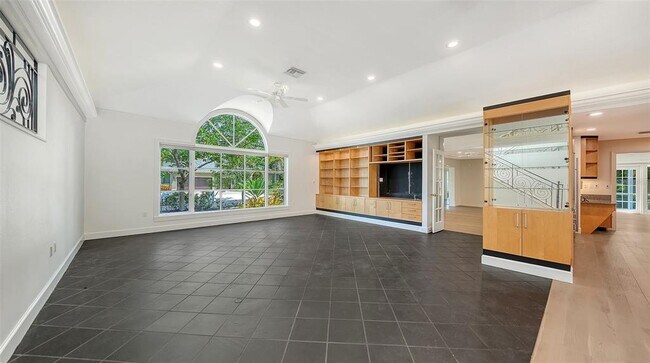 Building Photo - 1770 S Oval Dr