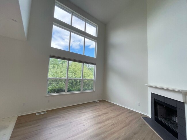 Building Photo - Fantastic Bethany Home with Attached Garag...