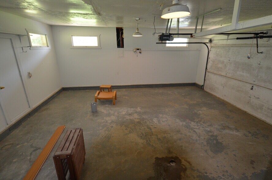 Building Photo - 52 Carol Ln