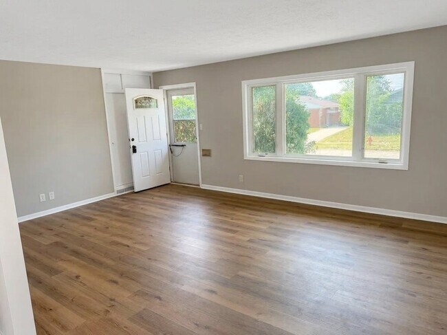 Building Photo - 15917 Steinway Blvd