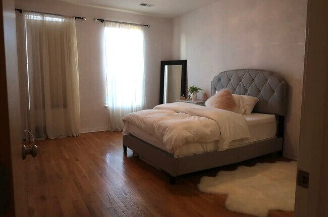 Building Photo - 1910 S State St