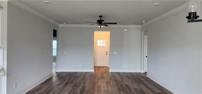 Building Photo - 33 Sandridge Dr