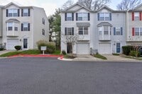 Building Photo - 3BD/2.2BA Fabulous End-Unit Townhome in Columbia