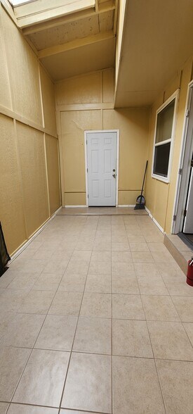 Building Photo - 188 Paris Cir