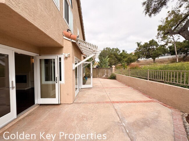 Building Photo - Welcome home to this spacious 4-bedroom, 3-bath home located in the Rancho Del Oro Community!