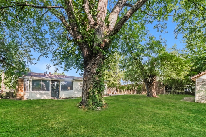 Building Photo - 9638 Helmsley Way