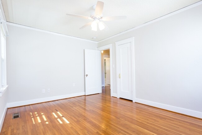 Building Photo - Beautiful Home in Kensington!