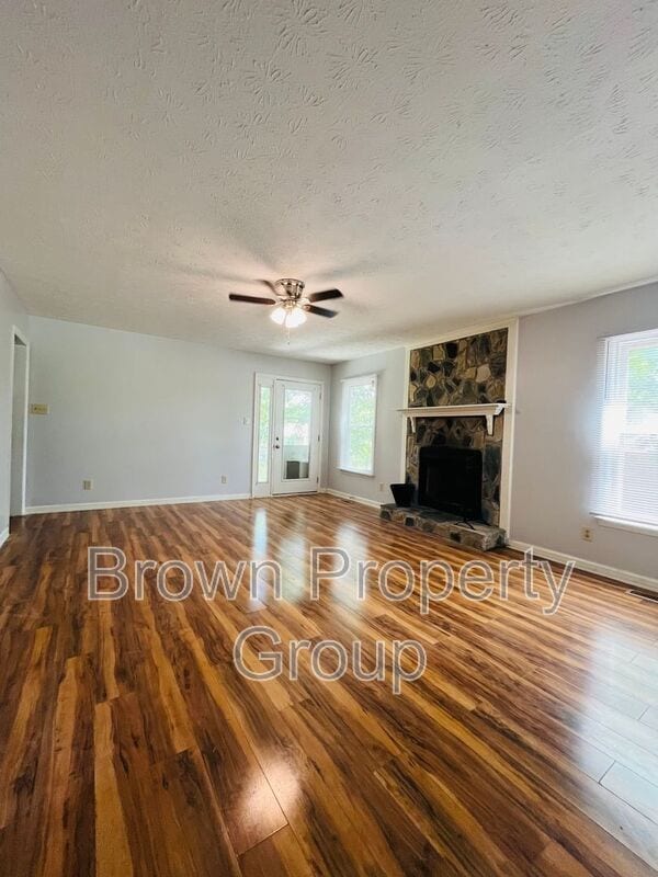 Building Photo - 121 Sprucepine Dr