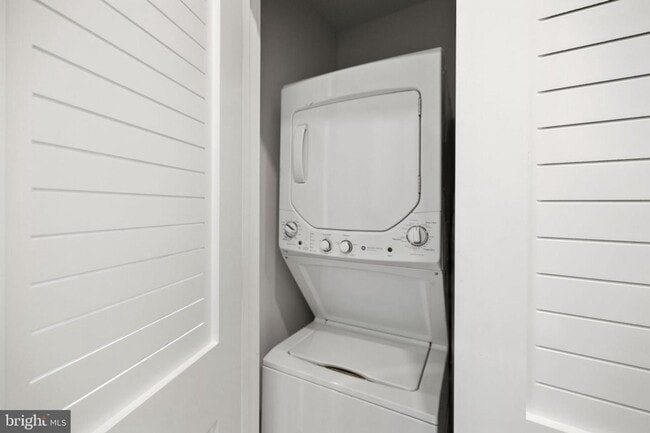 Building Photo - AVAILABLE NOW! Penthouse living in the hea...