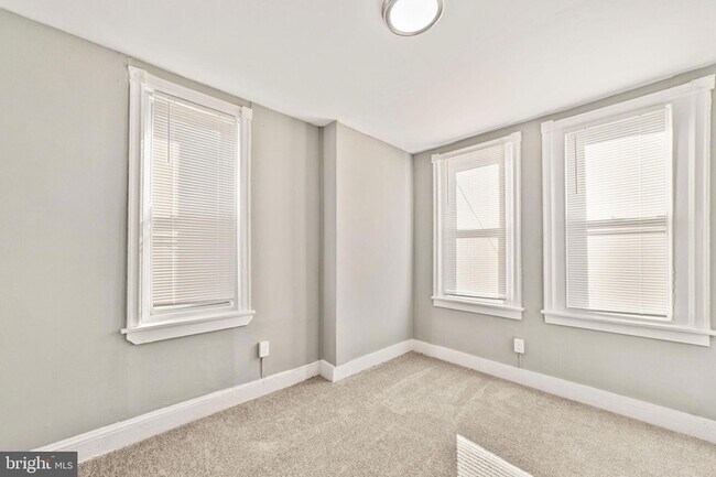 Building Photo - 4016 N Fairhill St