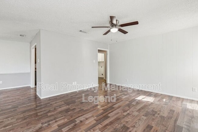 Building Photo - 8236 El Retiro Rd