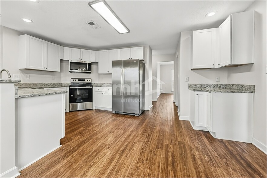 Building Photo - 1838 Oak Springs Dr