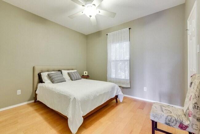 Building Photo - 4711 Spicewood Springs Rd