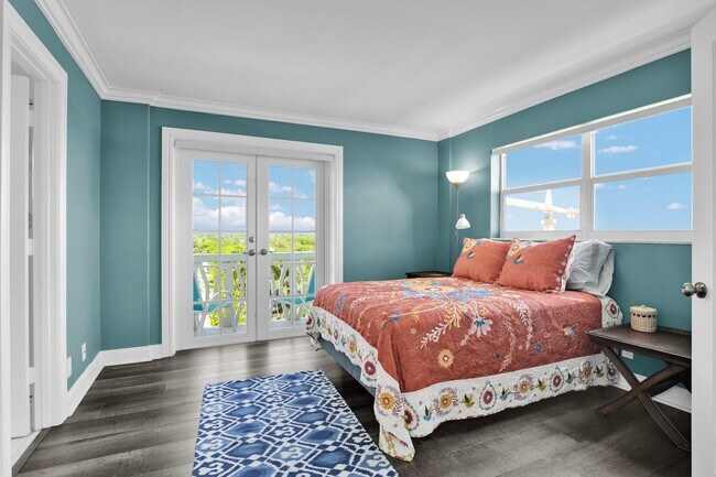 Building Photo - 1169 Hillsboro Mile