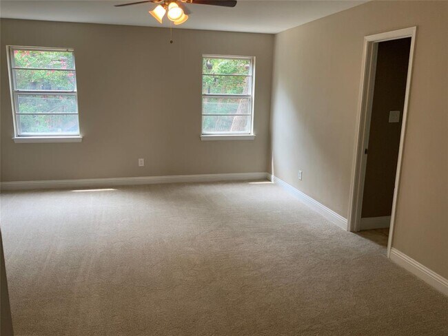 Building Photo - 4818 Crestmont Ct