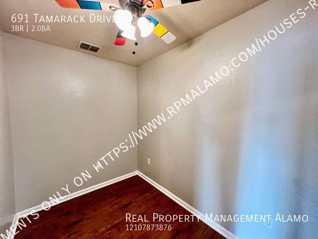 Building Photo - 691 Tamarack Dr