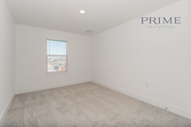 Building Photo - Large New Build in Pflugerville!