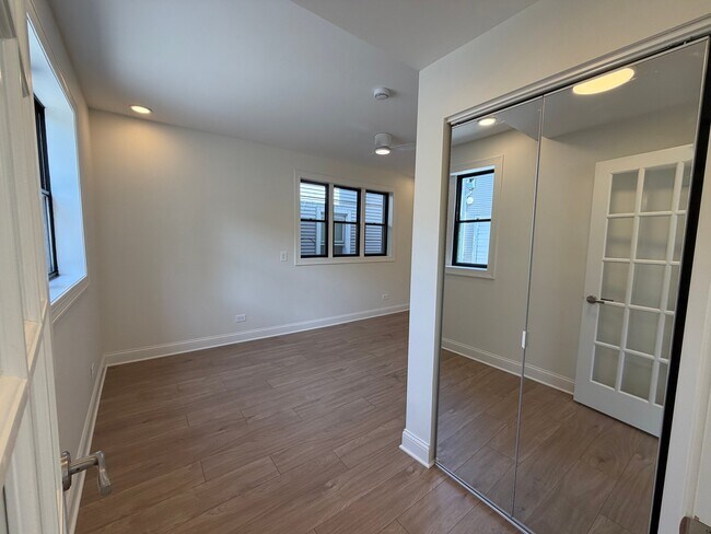 Building Photo - 5016 N Lawndale Ave